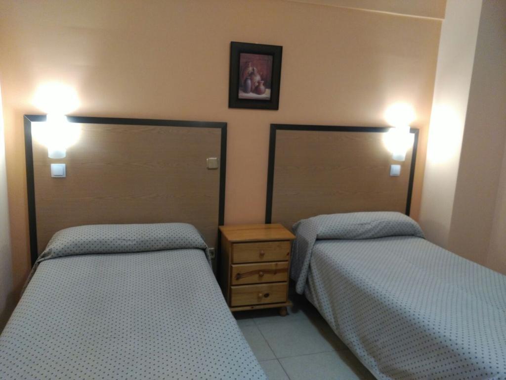 Hostal Ds Velilla de San Antonio Exterior foto